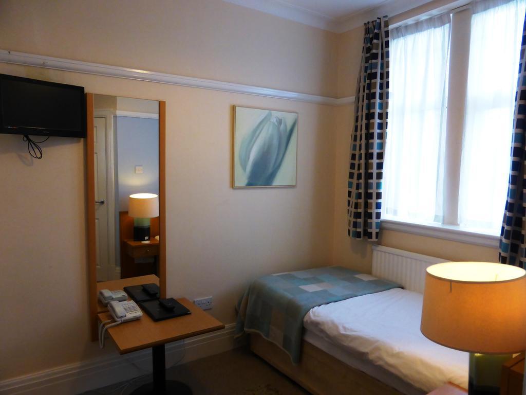 The Old Station House Hotel Manchester Room photo