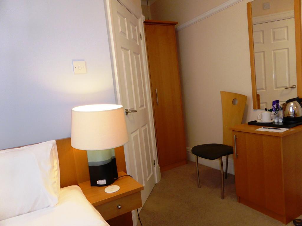 The Old Station House Hotel Manchester Room photo